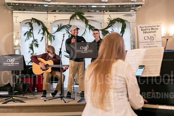 2022-12-18 Holiday Recital-0428-ModernBand