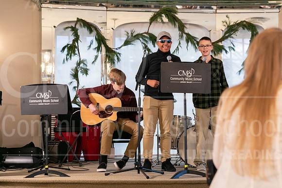 2022-12-18 Holiday Recital-0431-ModernBand