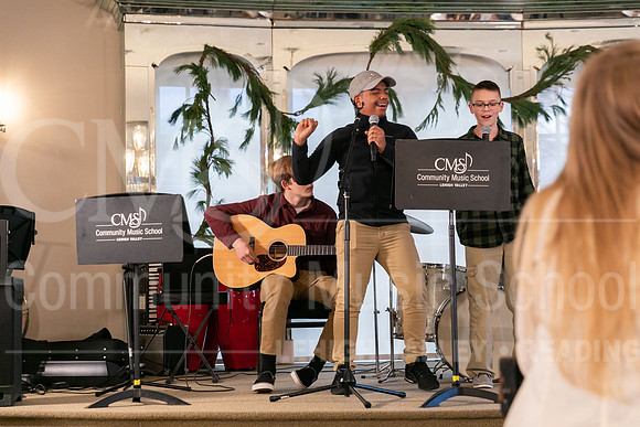 2022-12-18 Holiday Recital-0433-ModernBand