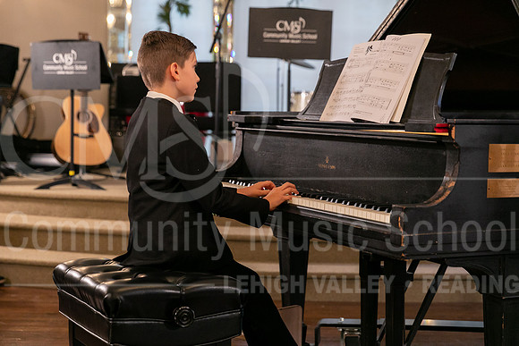 2022-12-18 Holiday Recital-0456-OliverBond