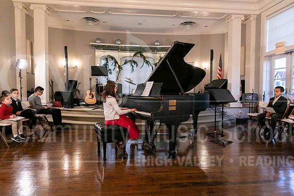 2022-12-18 Holiday Recital-0491-ZaraFlosdorf