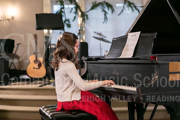 2022-12-18 Holiday Recital-0493-ZaraFlosdorf