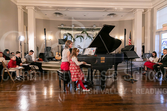 2022-12-18 Holiday Recital-0500-Nelle Magro-KellyHooper