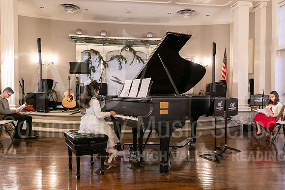 2022-12-18 Holiday Recital-0525-Anaaya Kumar