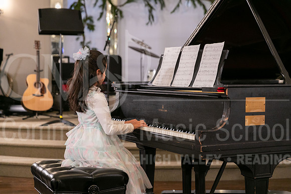 2022-12-18 Holiday Recital-0526-Anaaya Kumar