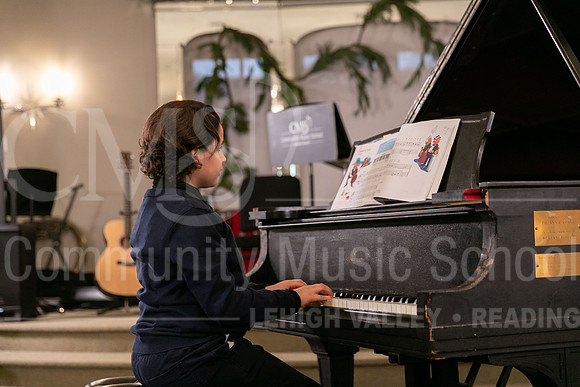 2022-12-18 Holiday Recital-0543-Valentino Marte