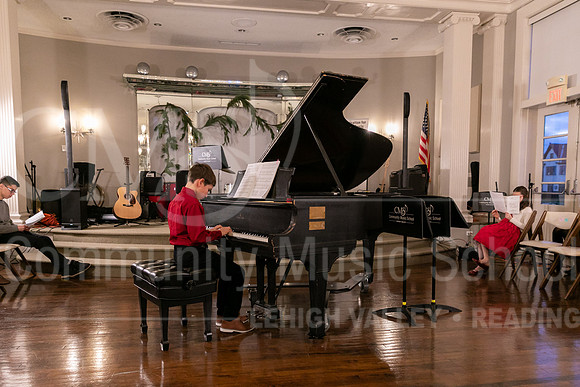 2022-12-18 Holiday Recital-0546-Joshua Ruiz