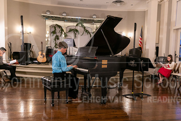 2022-12-18 Holiday Recital-0548-Josiah Ruiz