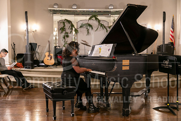 2022-12-18 Holiday Recital-0558-Vivienne Bolden