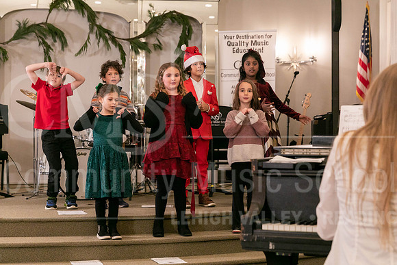 2022-12-18 Holiday Recital-0587-KidsChoir-KateUhler