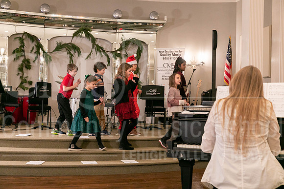 2022-12-18 Holiday Recital-0585-KidsChoir-KateUhler