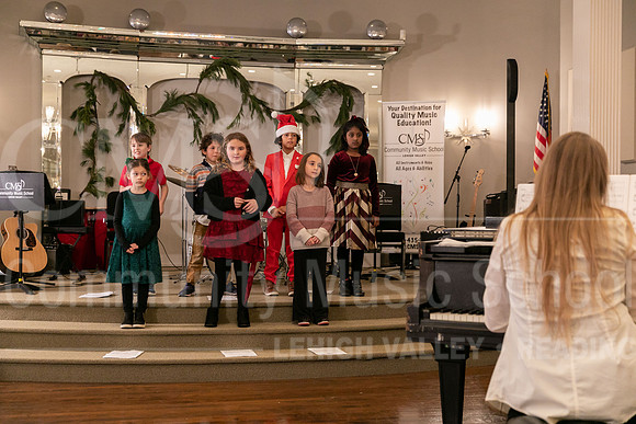 2022-12-18 Holiday Recital-0582-KidsChoir-KateUhler