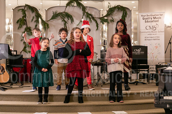 2022-12-18 Holiday Recital-0590-KidsChoir-KateUhler