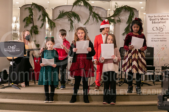 2022-12-18 Holiday Recital-0594-KidsChoir-KateUhler