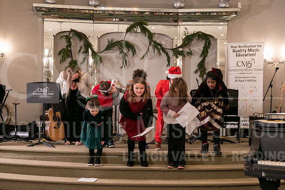 2022-12-18 Holiday Recital-0598-KidsChoir-KateUhler