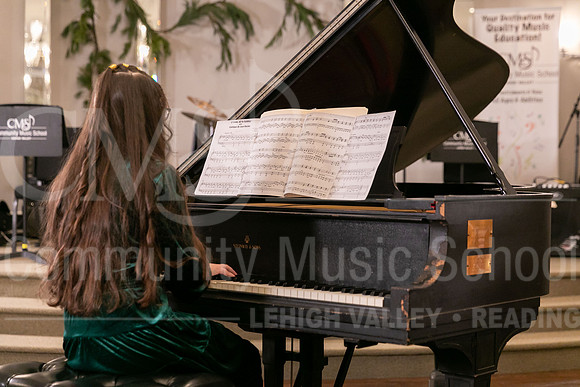 2022-12-18 Holiday Recital-0602-Naomi Herrera