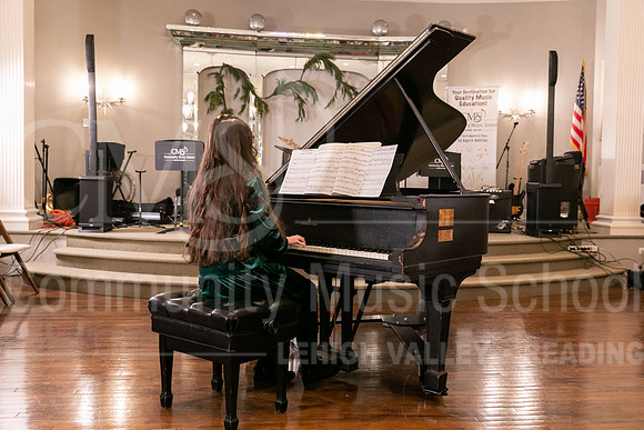 2022-12-18 Holiday Recital-0603-Naomi Herrera