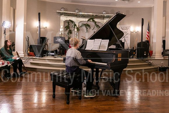 2022-12-18 Holiday Recital-0635-Ian Lindmark
