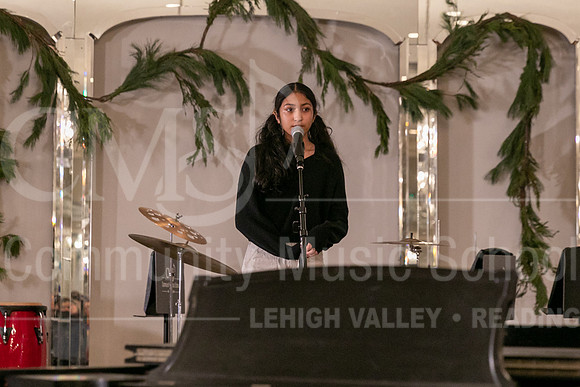 2022-12-18 Holiday Recital-0637-Maanya Gope