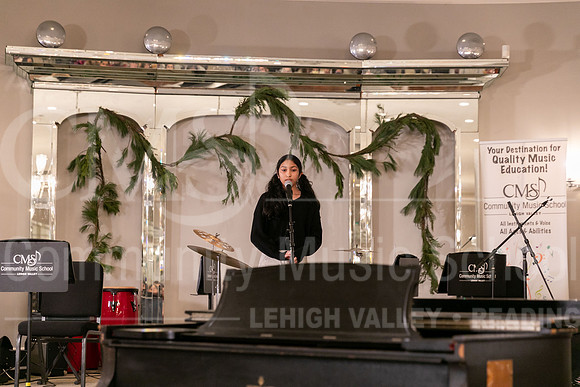 2022-12-18 Holiday Recital-0642-Maanya Gope