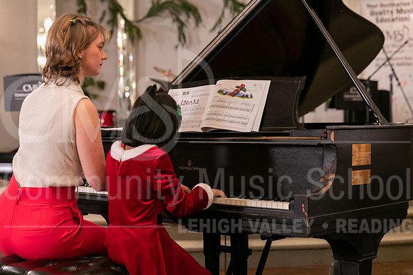 2022-12-18 Holiday Recital-0647-Eshani Das-Kelly Hooper
