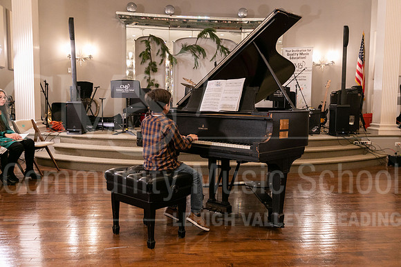 2022-12-18 Holiday Recital-0653-Sebastian Santiago