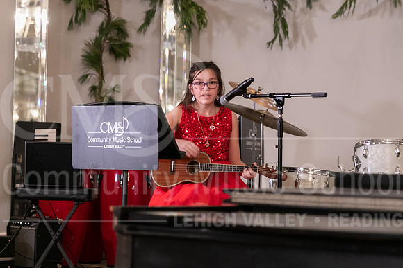 2022-12-18 Holiday Recital-0660-Logan Razar