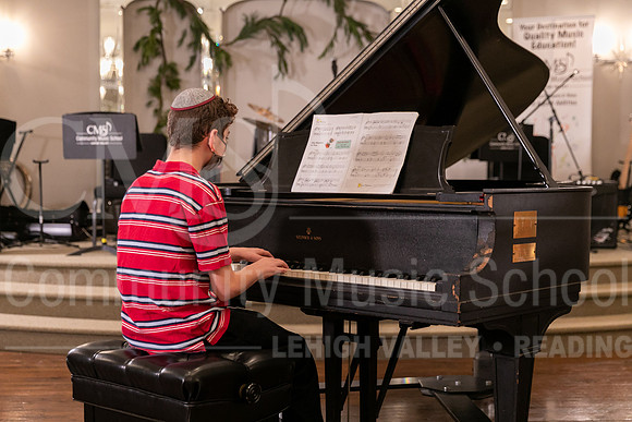 2022-12-18 Holiday Recital-0659-Noam Bach