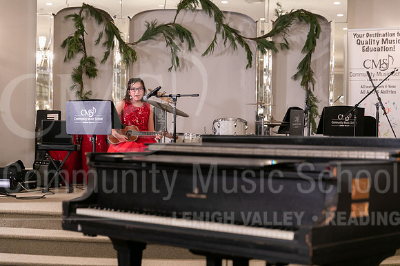 2022-12-18 Holiday Recital-0661-Logan Razar