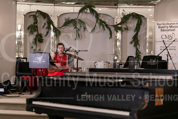 2022-12-18 Holiday Recital-0666-Logan Razar