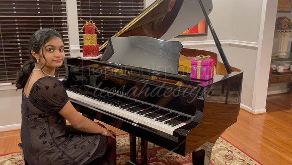 2022-12-18 Holiday Recital-Home-DiyaSoman