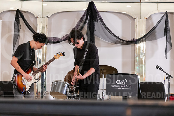 2023MonsterConcert-7162-HouseBand-AndrewColonRodriguez-JustinGonzalez