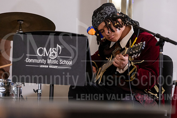 2023MonsterConcert-7123-HouseBand-YoskarMorales-Feliz