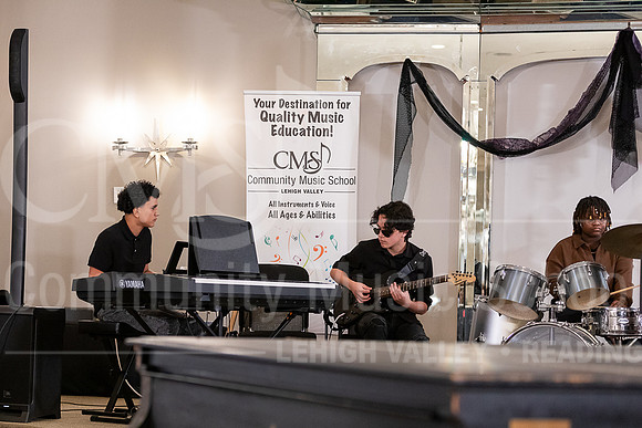 2023MonsterConcert-7131-HouseBand-AndrewColonRodriguez-JustinGonzalez