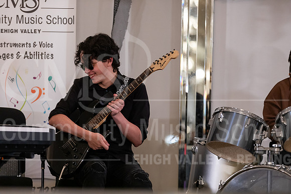 2023MonsterConcert-7116-HouseBand-JustinGonzalez