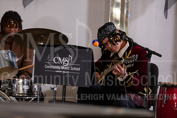 2023MonsterConcert-7118-HouseBand-YoskarMorales-Feliz