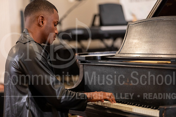2023MonsterConcert-7082-SolomonTrotter-piano
