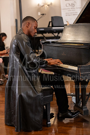 2023MonsterConcert-7081-SolomonTrotter-piano