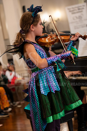 2023MonsterConcert-6951-AbbyDodd-violin