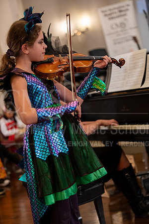 2023MonsterConcert-6941-AbbyDodd-violin
