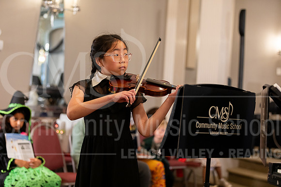 2023MonsterConcert-6930-ReneKim-violin