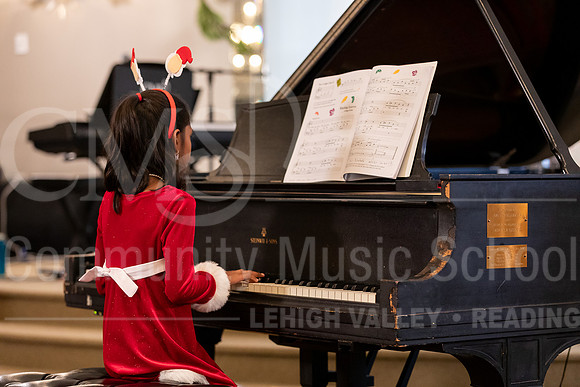 2023HolidayRecital-9845-MiraDey-piano