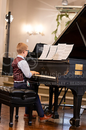 2023HolidayRecital-9849-LiamPammer-piano
