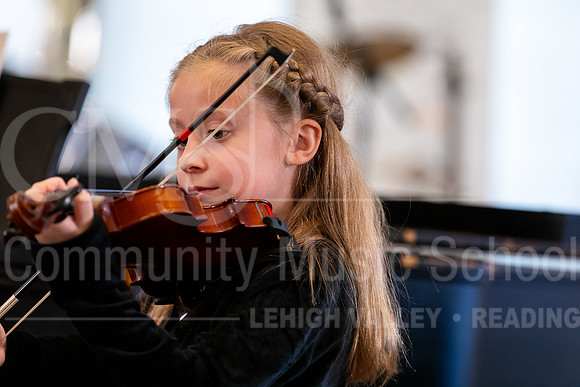 2023HolidayRecital-9872-KeiraFelix-violin