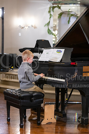 2023HolidayRecital-9897-BeckhamAnderson-piano