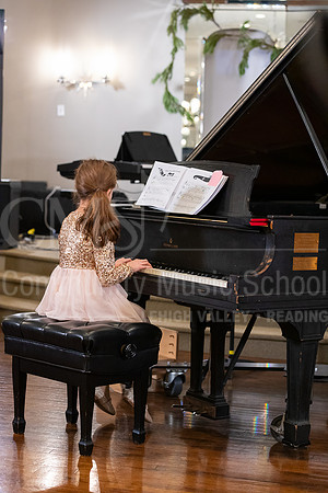 2023HolidayRecital-9909-AmeliaToomey-piano