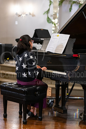 2023HolidayRecital-9911-SaanviGandhi-piano