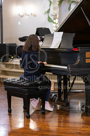 2023HolidayRecital-9915-AnaayaKumar-piano