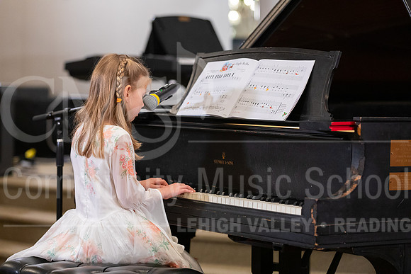 2023HolidayRecital-9921-AlinaChertkoeva-piano