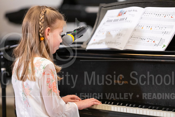 2023HolidayRecital-9923-AlinaChertkoeva-piano